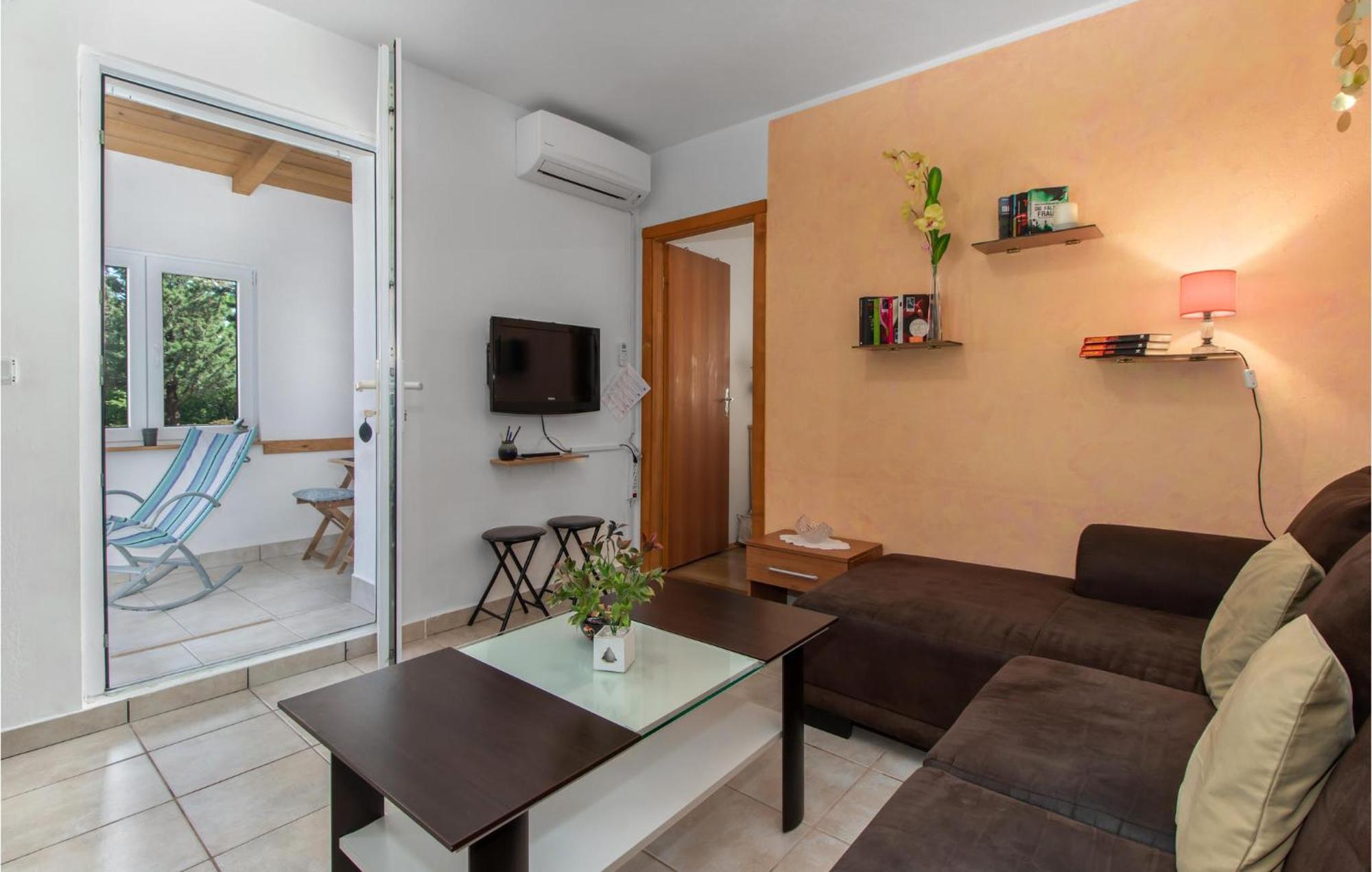Amazing apartment in Smrika with 1 Bedrooms&WiFi Buitenkant foto